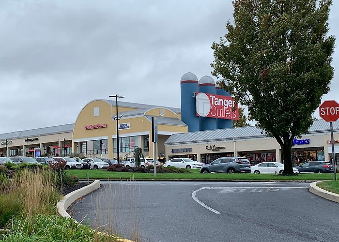 Tanger Outlets Lancaster photo