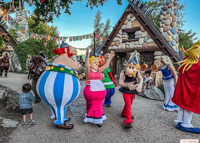 Parc Asterix Les Trouvailles de Bonemine, Parc Astérix's first vintage flea ... photo