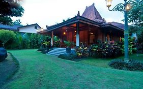 Alam Jogja Resort Mitra Reddoorz Γιογκιακάρτα Exterior photo