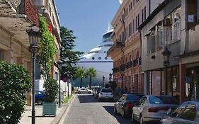 Connect Hotel Bar & Terrace Μπατούμι Exterior photo