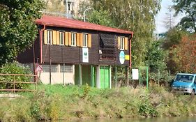 Klub Vodaku Karlovy Vary Hostel Exterior photo