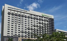 Holiday Inn & Suites Makati, An Ihg Hotel Μακάτι Exterior photo