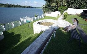 Periyar River Front Villa Near Kochi Airport Aluva Alwaye Exterior photo