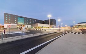 Courtyard By Marriott Warsaw Airport Ξενοδοχείο Exterior photo