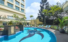 Courtyard By Marriott Bandung Dago Ξενοδοχείο Exterior photo