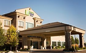 Holiday Inn Express & Suites Logan, An Ihg Hotel Exterior photo