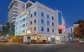 Click White House Residency, Vadodara Aparthotel Exterior photo