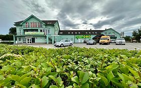 Hotel Zeleny Dvor Senec Exterior photo