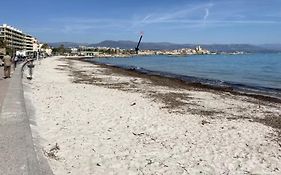 Vue Mer Et Remparts. Entre Vieille Ville Et Plages Αντίμπ Exterior photo