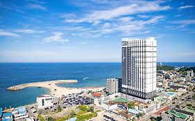 Urbanstay Sokcho Deungdae Beach Exterior photo