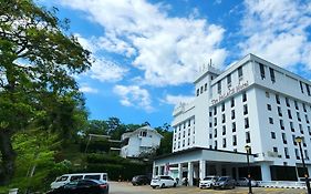 The Palace Hotel Κότα Κιναμπαλού Exterior photo