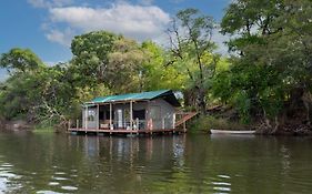 Ndhovu Safari Lodge Mahango Exterior photo