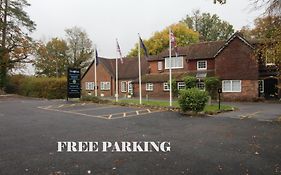 Trivelles Waterhall Country Gatwick Hotel & Airport Parking Κρόουλι Exterior photo