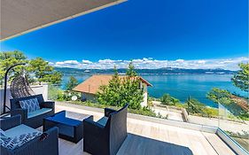 Gorgeous Home In Trogir With Jacuzzi Exterior photo