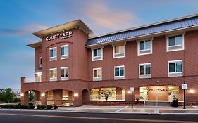 Courtyard By Marriott Atlanta Duluth Downtown Ξενοδοχείο Exterior photo