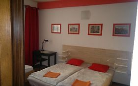 Red Apartment Μπρατισλάβα Room photo