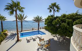 Meneou Beachfront Villa Sunset Περβόλια Room photo