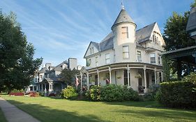 10 Clarke Bed and Breakfast Frederick Exterior photo