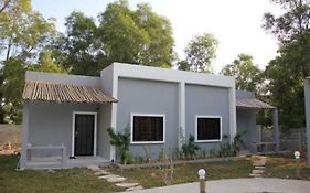 Green Village Bungalow By Lotus Σίχανουκβιλ Exterior photo