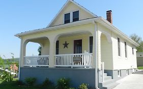 Helming Guest House Hermann Exterior photo