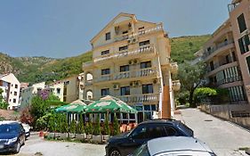 Privatni Smjestaj Toljic Ξενοδοχείο Petrovac Exterior photo