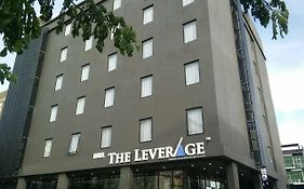 The Leverage Business Hotel Τζόχορ Μπάχρου Exterior photo