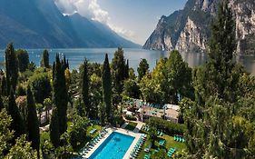 Du Lac Et Du Parc Grand Resort Ρίβα ντελ Γκάρντα Exterior photo