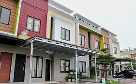 Reddoorz @ Galuh Mas Ξενοδοχείο Karawang Exterior photo