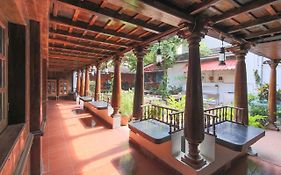 Rossitta Wood Castle Bed and Breakfast Kochi Exterior photo