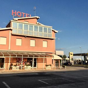 Hotel Trieste San Giórgio di Nogaro Exterior photo