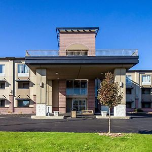 Quality Inn Milwaukee- Brookfield Exterior photo