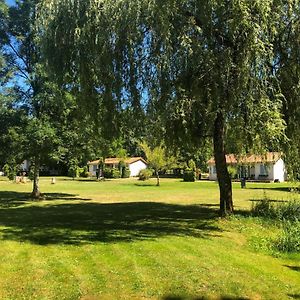 L'Etang Des Mirandes Ξενοδοχείο Varaignes Exterior photo