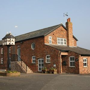 Wall Hill Farm Ξενοδοχείο Northwich Exterior photo