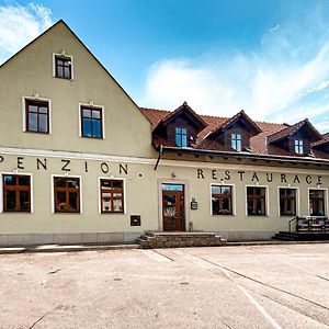 Penzion A Restaurace U Reky Ξενοδοχείο Ledeč nad Sázavou Exterior photo