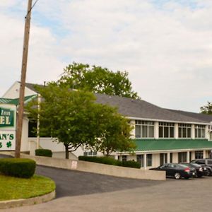 Surrey Inn Hotel Ashland Exterior photo