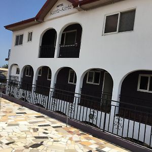 Kunta Kinte Hotel Άκρα Exterior photo