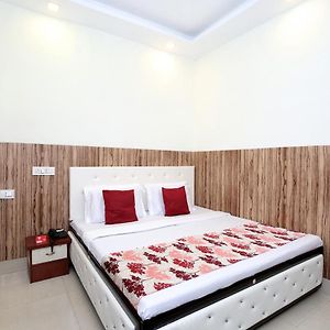 Oyo 12163 Hotel Aaryan Bathinda Exterior photo