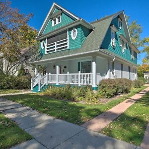 Large, Pristine Lake Geneva Home In Downtown! Exterior photo