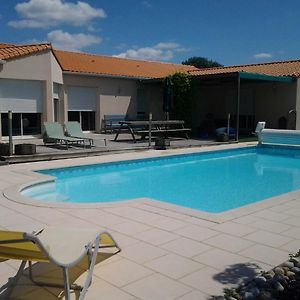 La Chambre Des Amis Bed and Breakfast Parthenay Exterior photo