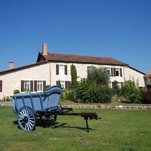 Le Logis Des Quatre Puits Bed and Breakfast Neuvicq-Montguyon Exterior photo