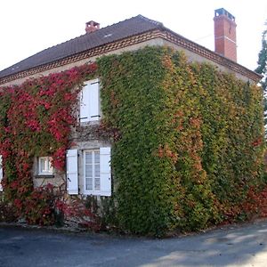 Au Relais De Neche. Bed and Breakfast Begues Exterior photo