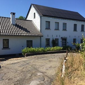 Aux Pieds Des Vaches Bed and Breakfast Charneux Exterior photo