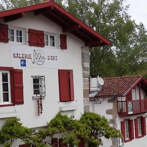 Galerie D'Art D'Une Ancienne Mairie De 1783 Bed and Breakfast Espelette Exterior photo