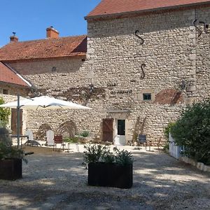 Le Moulin Des Valignards - Chambres D'Hotes Ebreuil Exterior photo