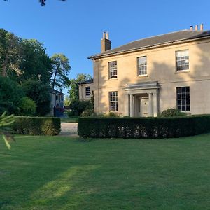 The Old Vicarage, Evenley. Brackley. Bed and Breakfast Brackley  Exterior photo