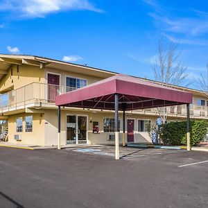 Americas Best Value Inn - Πεταλούμα Exterior photo