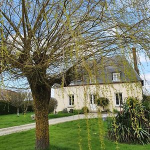 Au Petit Paradis Bed and Breakfast Sainte-Gauburge-Sainte-Colombe Exterior photo