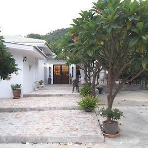 โรสชาเลต์ Rose Chalet Ξενοδοχείο Καντσαναμπούρι Exterior photo