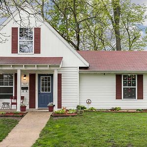 Cozy Cedar Rapids Pad - 2 Blocks To Mercy Care! Βίλα Exterior photo