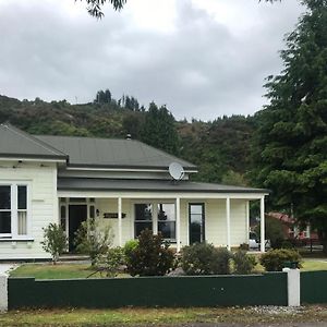 The Old Vicarage Ξενοδοχείο Reefton Exterior photo